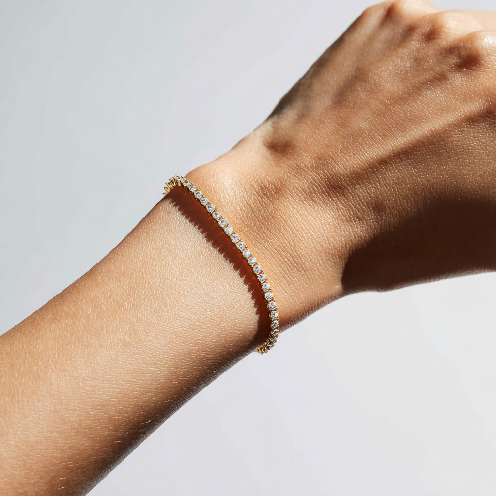 Glow Tennis Bracelet in yellow gold, worn
